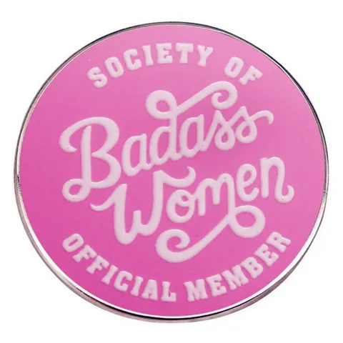 Society Of Badass Women Official Member Στρογγυλή Καρφίτσα Σμάλτου Σήμα Από Κράμα Ροζ Καρφίτσα Πέτου Για Σακάκια Τσάντες Γυναικεία Κοσμήματα