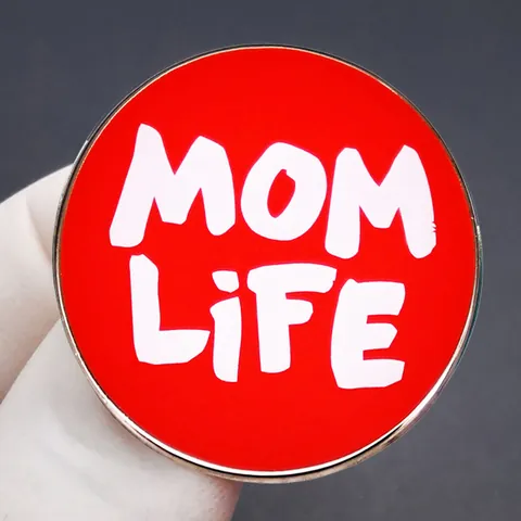 Mom Life Lettering Enamel Brooch Pin Red Round Zinc Alloy Badge For Women Mother's Day Gift Fashion Clothes Accessories