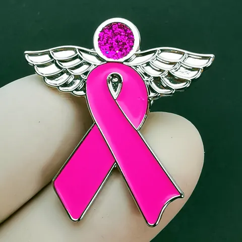 Spilla da Donna con Ali di Angelo e Nastro Rosa per Sensibilizzazione al Cancro al Seno Distintivo in Lega di Zinco Smalto