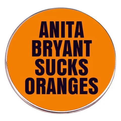 Spilla in Metallo Tonda Arancione Vintage Anita Bryant Sucks Oranges Distintivo Slogan Retro per Vestiti Borsa Gioielli Decorativi