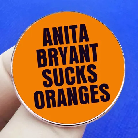 Vintage Orange Runde Metall Brosche Pin Anita Bryant Sucks Oranges Retro Slogan Abzeichen Für Kleidung Tasche Deko Schmuck Geschenk