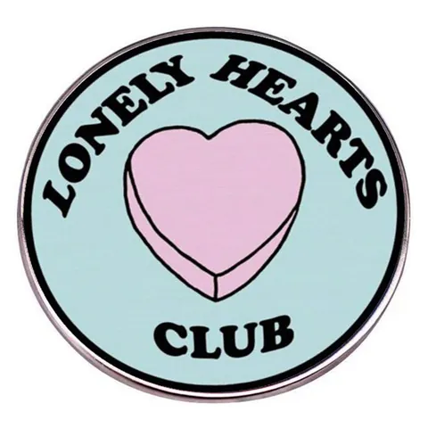 Spilla Rotonda in Smalto Lonely Hearts Club Distintivo in Lega Metallica con Motivo a Cuore per Decorazione Abbigliamento Gioielli Donna Uomo