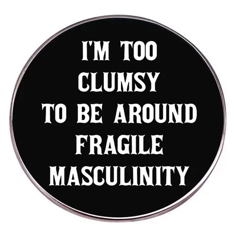 Grappige I'm Too Clumsy Fragile Masculinity Quote Emaille Pin Rond Legering Slogan Broche Badge Voor Rugzak Denim Jas Decor