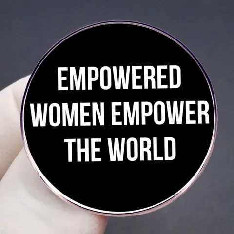 Feministisch Slogan Broche Pin Rond Metaal Legering Emaille Badge Empowered Women Empower The World Sieraden Cadeau