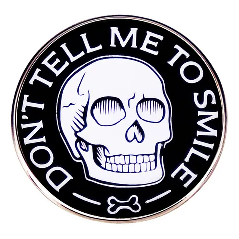 Spilla Don't Tell Me To Smile in Smalto Teschio Femminista Distintivo in Metallo per Abbigliamento Zaini Slogan Gioielli Regalo