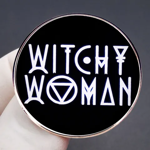 Witchy Woman Emaille Pin Rond Zwart Legering Broche Gothic Heks Tovenaar Badge Halloween Sieraden Accessoires Voor Dames