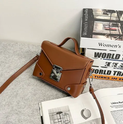 Women Vintage PU Leather Square Crossbody Bag Solid Color Rivet Handbag With Metal Buckle Adjustable Strap Shoulder Bag