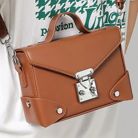 Women Vintage PU Leather Square Crossbody Bag Solid Color Rivet Handbag With Metal Buckle Adjustable Strap Shoulder Bag