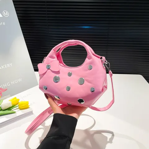Borsa a Spalla da Donna Trendy in PU Lucido Con Rivetti Decorazione a Fiocco Mezzaluna Borsa Sottobraccio Moda Tracolla Regolabile
