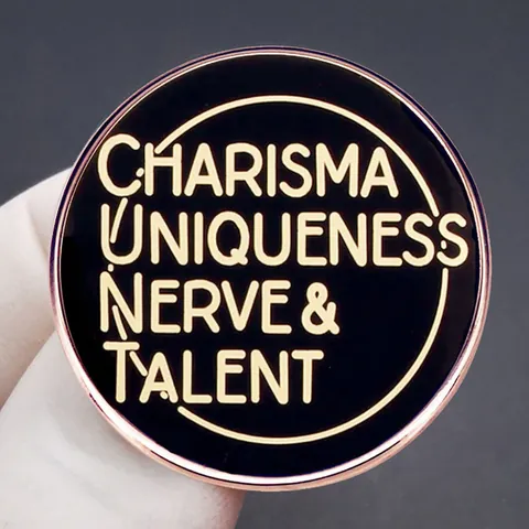 Charisma Uniqueness Nerve And Talent Letter Ronde Metalen Emaille Pin Mode Broche Voor Kleding Tassen Accessoires