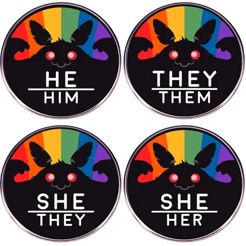 Spilla Smaltata Mothman Arcobaleno THEY/THEM HE/HIM SHE/HER Pronome Distintivo per LGBTQ Pride Abbigliamento Zaino Accessorio