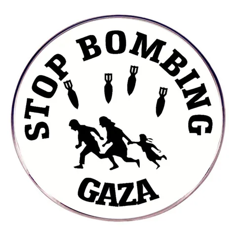 Spilla Rotonda in Lega Stop Bombing Gaza Distintivo Minimalista Bianco e Nero con Slogan per Dichiarazione Politica Sociale