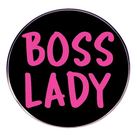Spilla Tonda in Lega Boss Lady con Scritta Rosa su Sfondo Nero Distintivo Decorativo per Vestiti e Borse Gioielli Donna