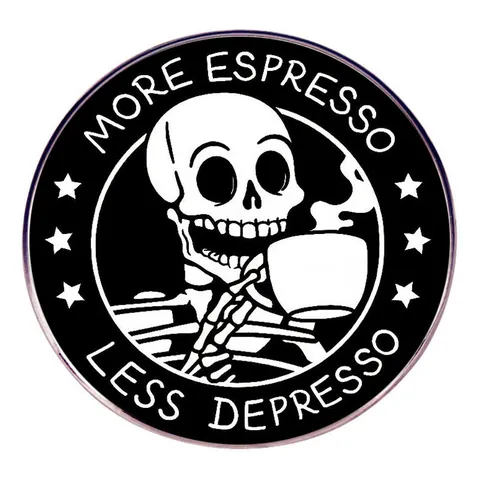 Spilla in Smalto Teschio Humor More Espresso Less Depresso Distintivo in Lega di Metallo per Zaino Giacca Cappello Punk Gioielli