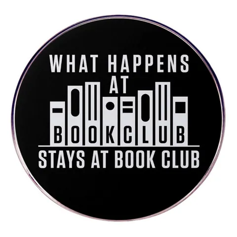 Spilla in Smalto What Happens At Book Club Stays At Book Club Spilla Tonda in Lega per Amanti Della Lettura Regalo per Biblioteca Scolastica