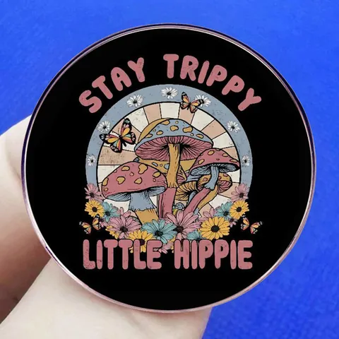 Retro Stay Trippy Little Hippie Mushroom Pin Badge Round Alloy Brooch With Butterfly Daisy For Backpack Clothing Accessories