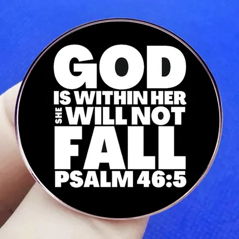 Broche de Versículo Bíblico Motivador para Mujer God Is Within Her She Will Not Fall Salmo 46-5 Pin Redondo de Aleación Insignia Joyería Regalo
