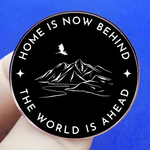 Broche de Aleación Esmalte Home Is Now Behind World Is Ahead Insignia de Fantasía Montaña Dragón para Mochila Chaqueta Joyería