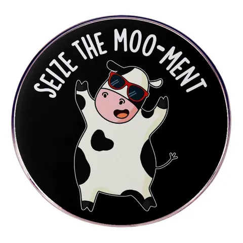 Funny Cartoon Cow Alloy Brooch Seize The Moo-ment Round Badge Pin With Red Sunglasses For Clothes Bag Unisex Jewelry Gift