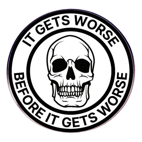 Spilla con Teschio Slogan It Gets Worse in Lega Smaltata Distintivo Gothic Punk per Decorazione Zaino Giacca Gioielli Regalo