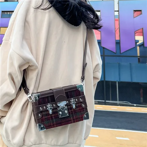 Vintage Plaid Tweed PU Leather Trunk Crossbody Bag Retro Box Shape Shoulder Bag With Metal Corners Rivets Lock Clasp