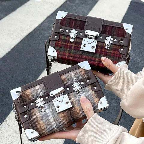 Vintage Plaid Tweed PU Leather Trunk Crossbody Bag Retro Box Shape Shoulder Bag With Metal Corners Rivets Lock Clasp