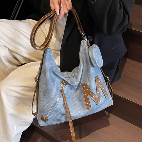 Borsa a Spalla Tote Vintage in Denim e Pelle PU Grande Capacità Con Borchie Lettera Hobo Bag Con Mini Borsellino Rotondo Donna