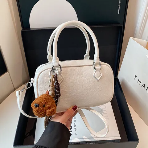 Damen Mode Litschimuster Boston Kissentasche Lässig PU Leder Henkeltasche Umhängetasche Mit Bär Anhänger