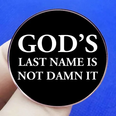 Broche de Insignia de Aleación Negra Redonda Divertida God's Last Name Is Not Damn It Pin Para Mochila Ropa Joyería Unisex