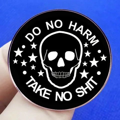 Broche en Émail Alliage Crâne Do No Harm Take No Shit Punk Gothique Badge Rond Pour Sacs Vêtements Bijoux Unisexe Cadeau