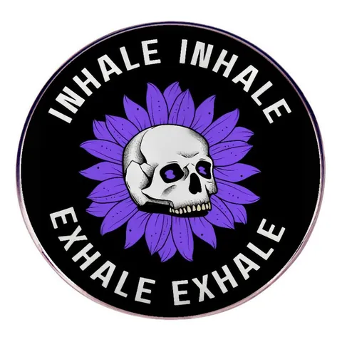 Spilla in Smalto Teschio Fiore Inhale Exhale Distintivo Rotondo in Lega Gotico Teschio per Vestiti Zaino Accessori Uomo Donna