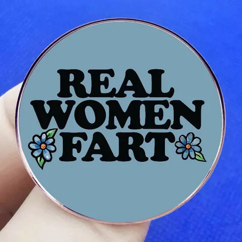 Divertido Real Women Fart Letras Broche Aleación De Zinc Esmalte Pin Redondo Azul Floral Insignia Decorativa Joyería Humorística