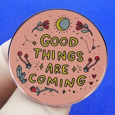 Good Things Are Coming Broche Redondo de Aleación Estilo Ilustración Dibujado a Mano Flor Luna Seta Pin de Solapa Insignia Joyería