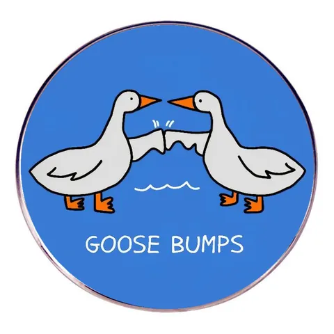 Broche Clou en Émail Humour Goose Bumps Dessin Animé Oies Blanches Fist Bump Badge Rond en Alliage pour Sac à Dos Vêtements
