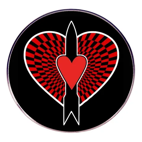 Broche de Groupe Rock Gothique en Alliage Métallique Badge Cœur Flèche Pour Fans de Musique Bijoux Punk Accessoires Unisexe