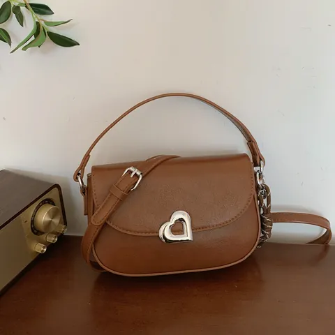 Borsa Sottobraccio a Sella in Pelle PU Moda Donna Con Fibbia a Cuore Borsa a Tracolla Versatile Borsa a Mano Casual