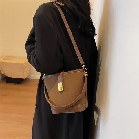 Bolso Cubo Vintage de Mujer en PU de Gamuza Mate Con Cierre Dorado Bolso de Hombro de Gran Capacidad Bolso de Mano de Axila Pequeño Bolso Bandolera