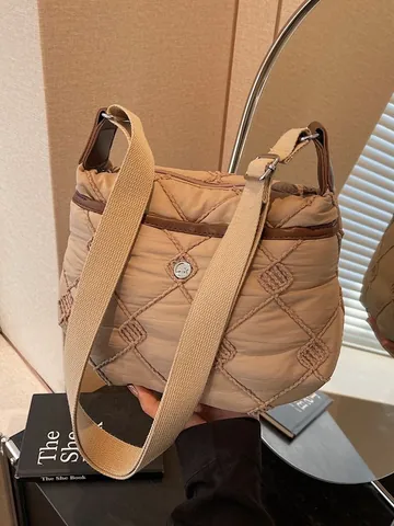 Women Quilted Nylon Shoulder Bag Large Capacity Padded Crossbody Purse Lightweight Puffer Bag With Adjustable Strap Casual