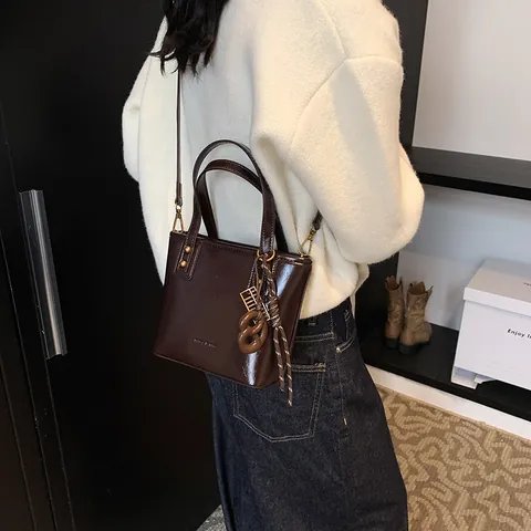Women Vintage Oil Wax PU Leather Bucket Bag Simple Casual Tote Handbag With Adjustable Shoulder Strap And Decorative Charm Fashion Bag