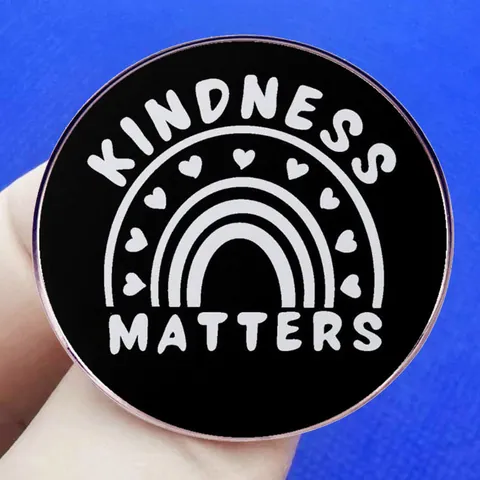 Kindness Matters Round Enamel Pin Rainbow Heart Design Positive Slogan Alloy Badge Brooch For Backpack Clothing Decor