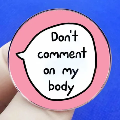 Χιουμοριστική Καρφίτσα από Κράμα Don't Comment On My Body Ροζ Σύννεφο Λόγου Στρογγυλό Μεταλλικό Σήμα για Ρούχα Αξεσουάρ Τσάντας