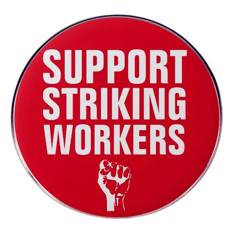 Support Striking Workers Round Metal Brooch Badge Solidarity Fist Red White Alloy Pin For Clothing Bag Decoration Unisex