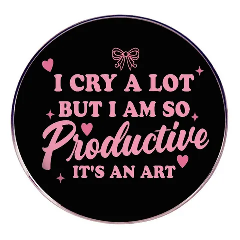 Lustiger I Cry A Lot But I Am So Productive Slogan Emaille-Anstecker Runde Legierung Brosche Abzeichen Für Kleidung Taschen Dekor Damen Geschenk