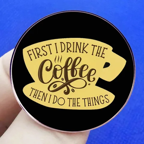 Spilla in Smalto Caffè Divertente First I Drink The Coffee Rotonda Spilla in Lega Distintivo con Scritte Umoristiche per Vestiti Borsa