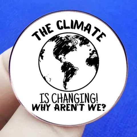 The Climate Is Changing Why Aren't We Spilla Terra in Lega Tonda con Slogan Ambientale Distintivo per Vestiti Uomo Donna