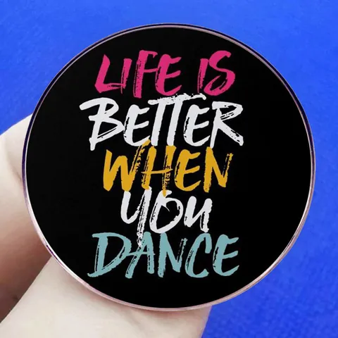 Life Is Better When You Dance Emaille Pin Ronde Legering Broche Inspirerende Quote Badge Voor Kleding Rugzak Decoratie Cadeau