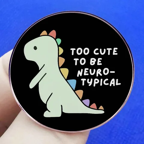 Spilla in Smalto a Forma di Dinosauro Cartoon Too Cute To Be Neuro-Typical Spilla Tonda in Lega Distintivo Arcobaleno per Zaino Giacca Gioielli