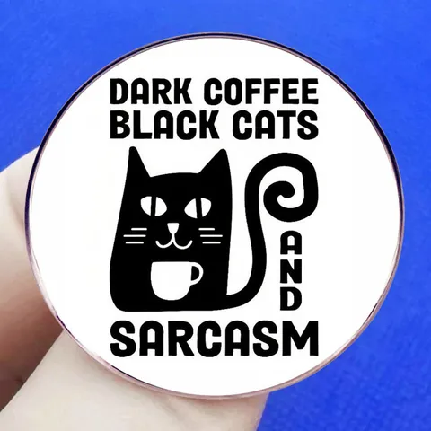 Schwarze Katze Trinkt Kaffee Emaille Pin Dark Coffee Black Cats And Sarcasm Sarkastisch Anstecknadel Legierung Brosche Schmuck Alltag