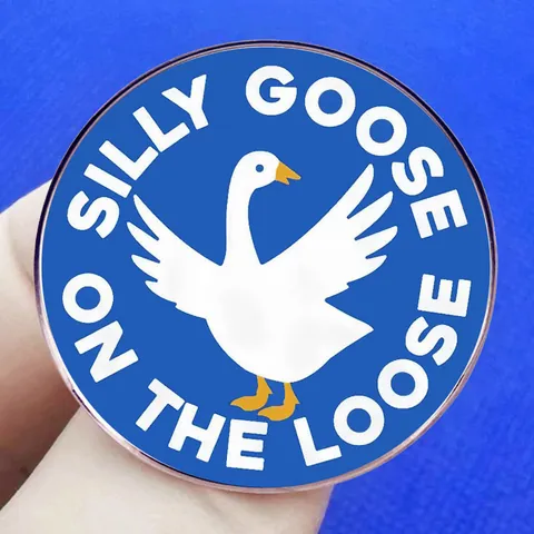 SILLY GOOSE ON THE LOOSE Round Alloy Enamel Brooch Pin Funny Cartoon White Goose Badge For Backpack Clothes Decor Gift