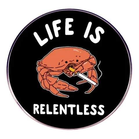 Lustige Krabbe Rauchen Emaille Pin Leben Ist Unerbittlich Rund Legierung Brosche Humorvolle Tier Abzeichen Schmuck Geschenk Für Rucksack Kleidung